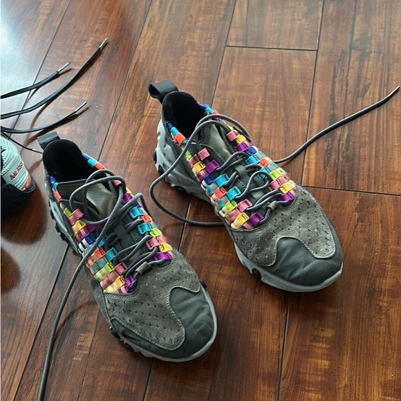 Nike multicolor knit gray sneaker size 8 women woven - Picture 3 of 4